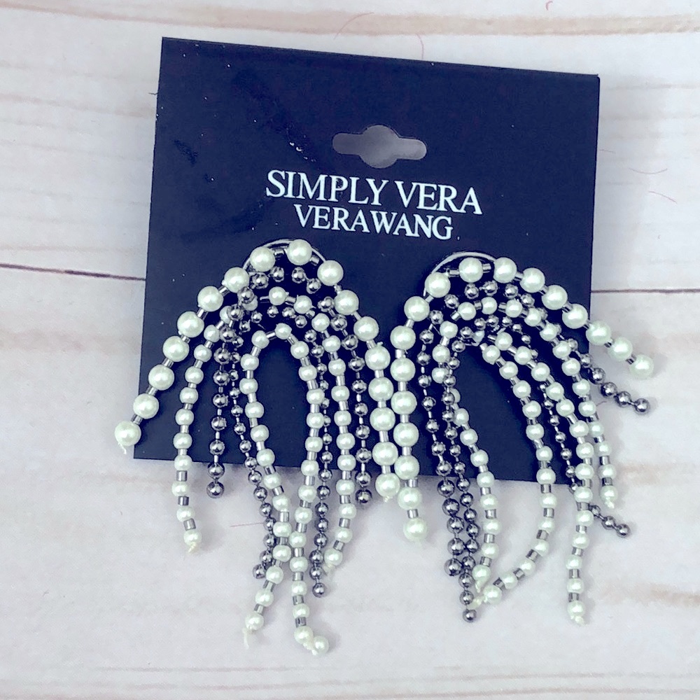 🌻 🆕 Vera Wang Silver Tone Faux Pearl Earrings